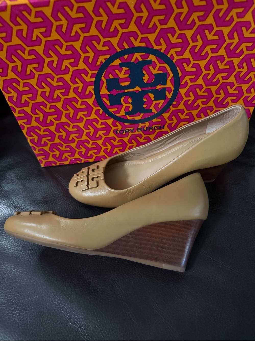Tory Burch Blond Leather Wedge Pumps with Logo Medallion - Picture 3 of 8
